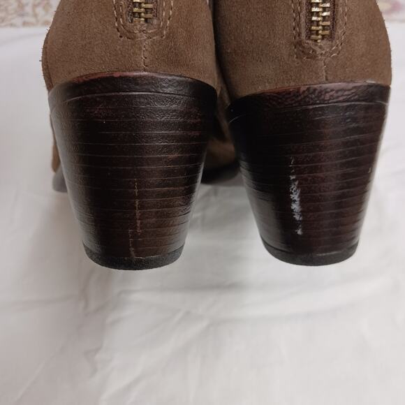 BOC (Born) suede boots sz 8.5 M taupe Settle pleated foot heeled bootie - Picture 6 of 8
